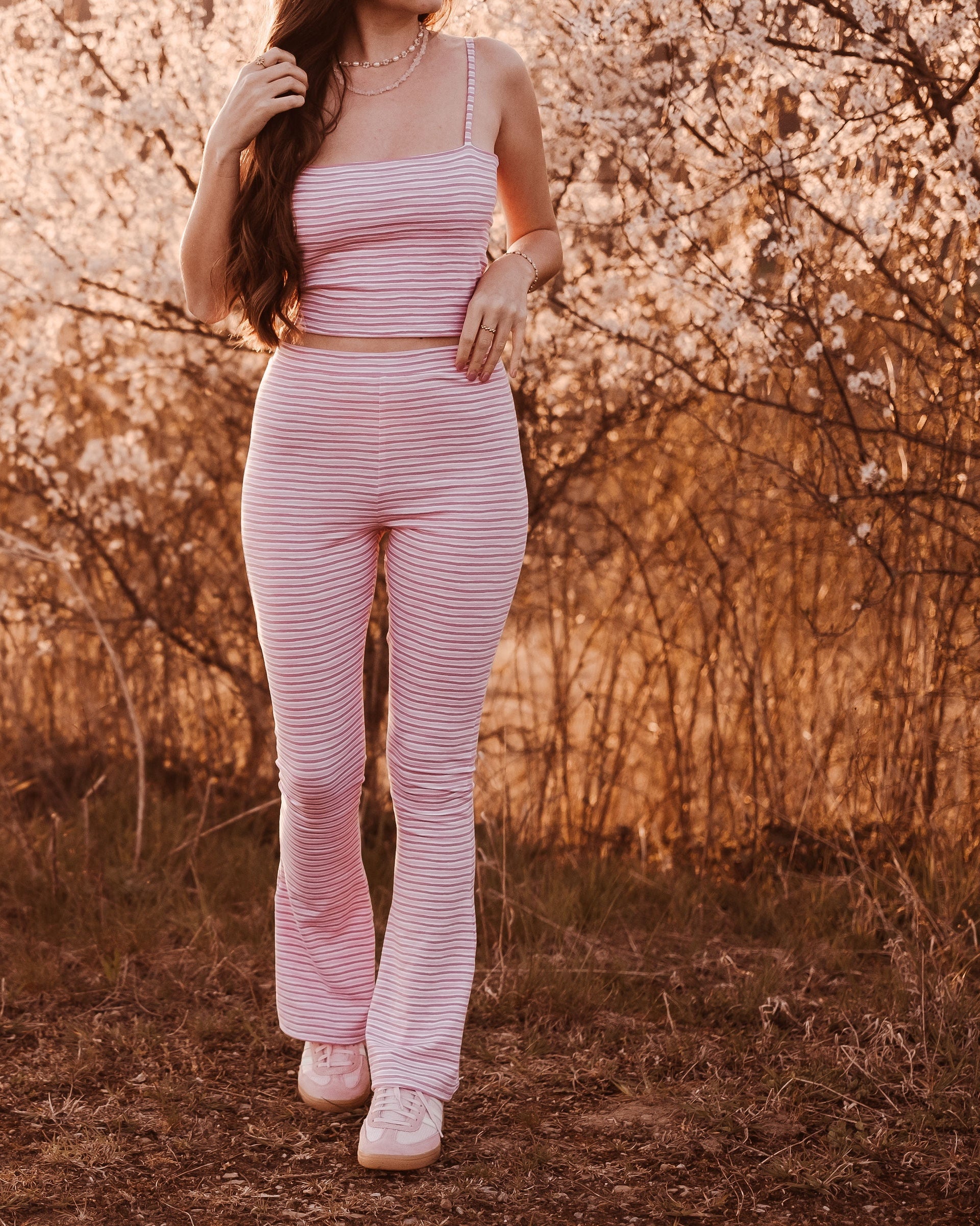 Näh dir mit dem Schnittmuster Luna deine eigene hoch taillierte Leggings mit leichtem Schlag