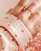 Pyjama mit Paspelierung nähen - Detailansicht der Verarbeitungstechniken und Nähmethoden
