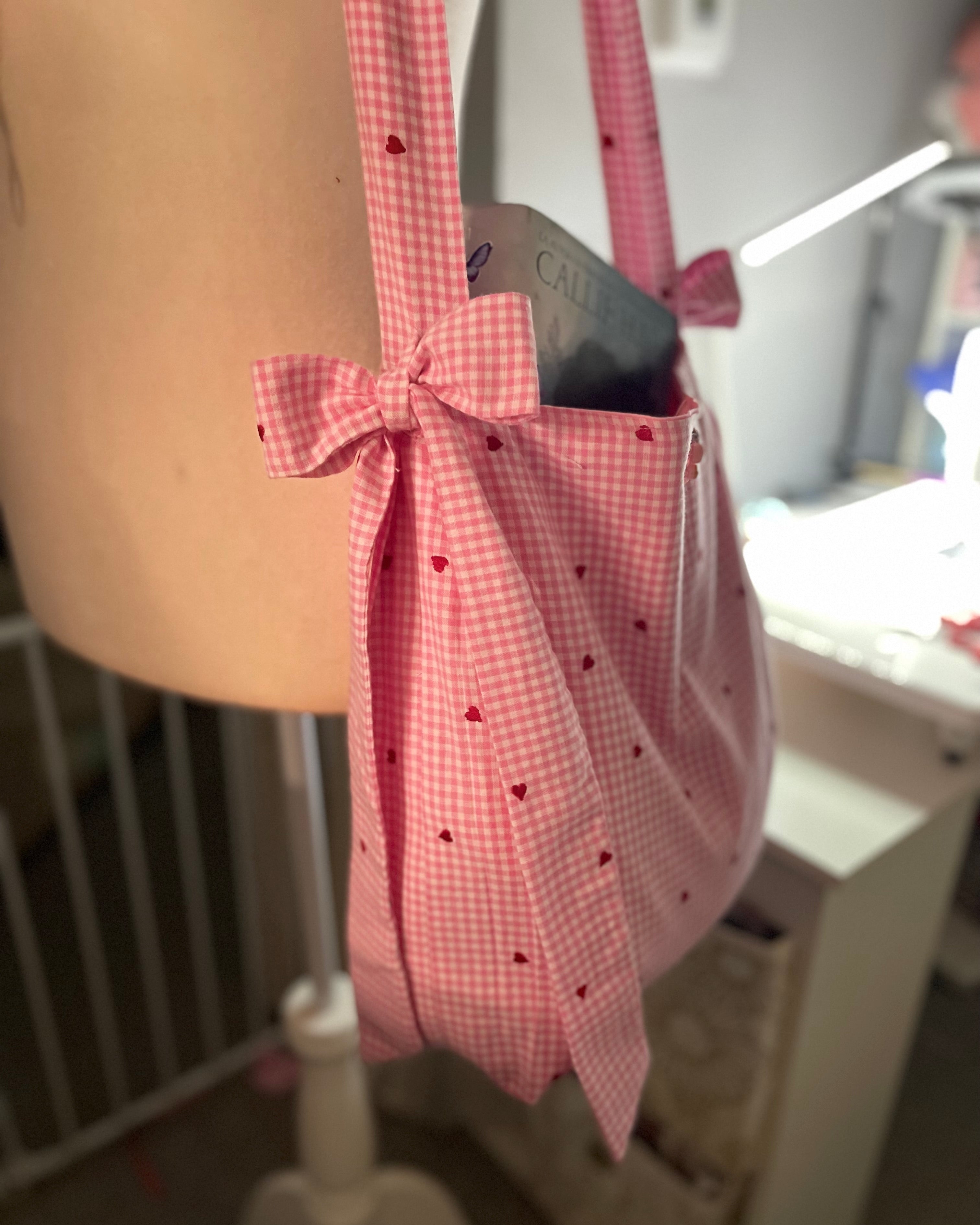 Learn-how-to-sew-a-slouchy-bow-bag