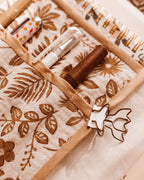 Buchtasche mit Innenfächern nähen - Schnittmuster ANNA mit Stiftefächern