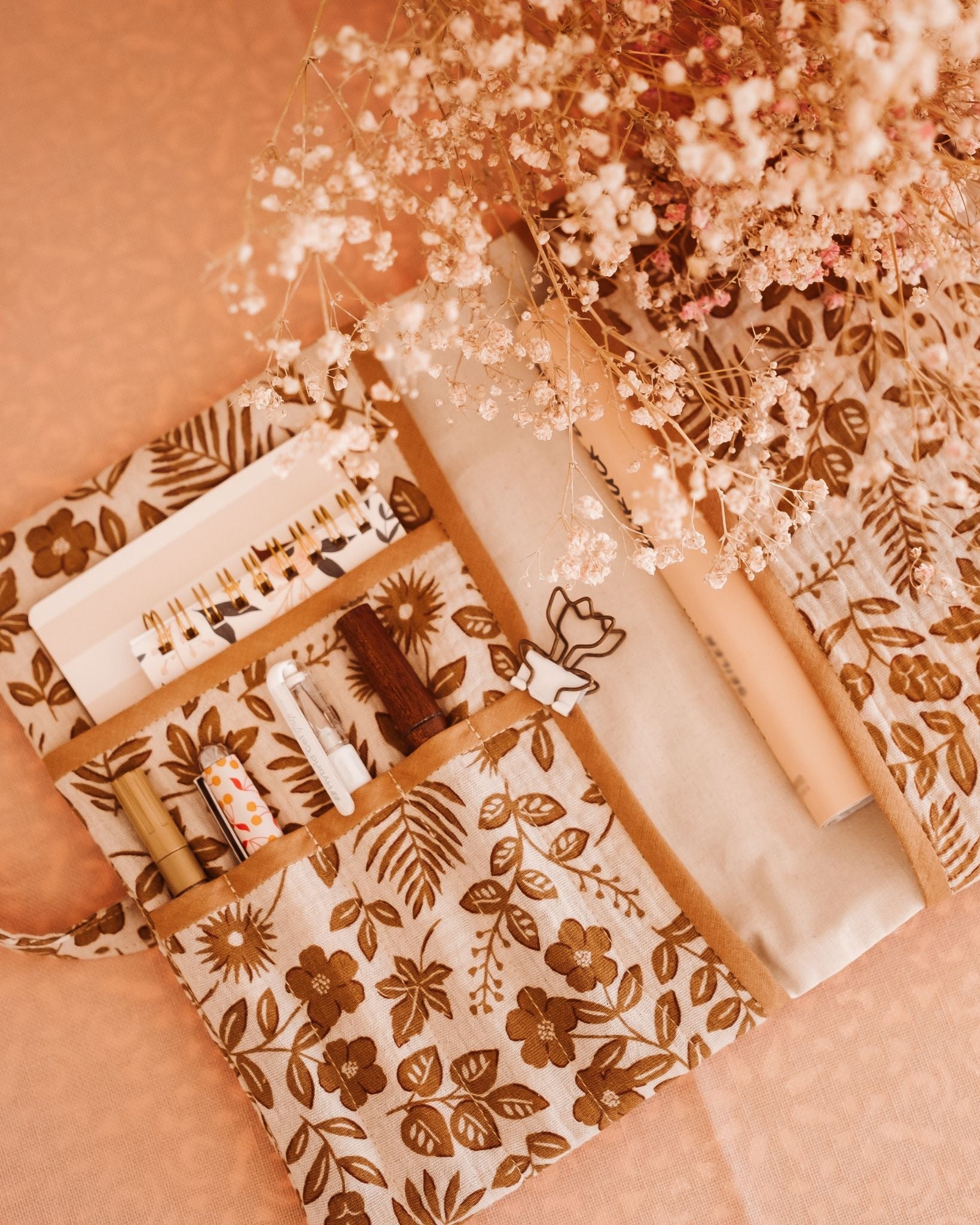 Buchtasche mit Schleife Schnittmuster ANNA - Wattierte Buchhülle