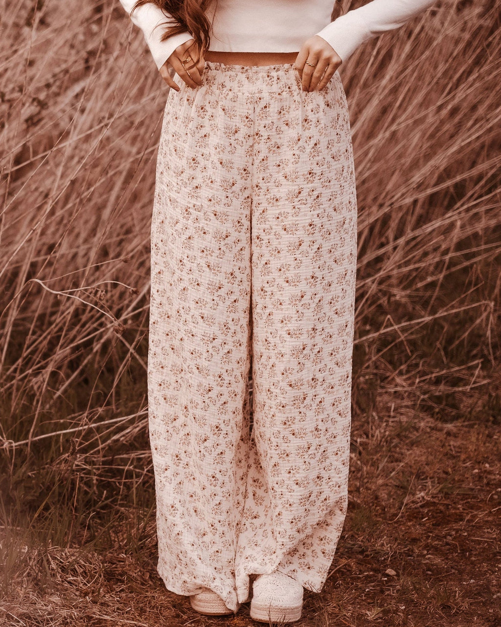 Je nach Stoffwahl eignet sich das Schnittmuster für florale Sommerhosen oder auch füe elegante und schicke Hosen selber nähen