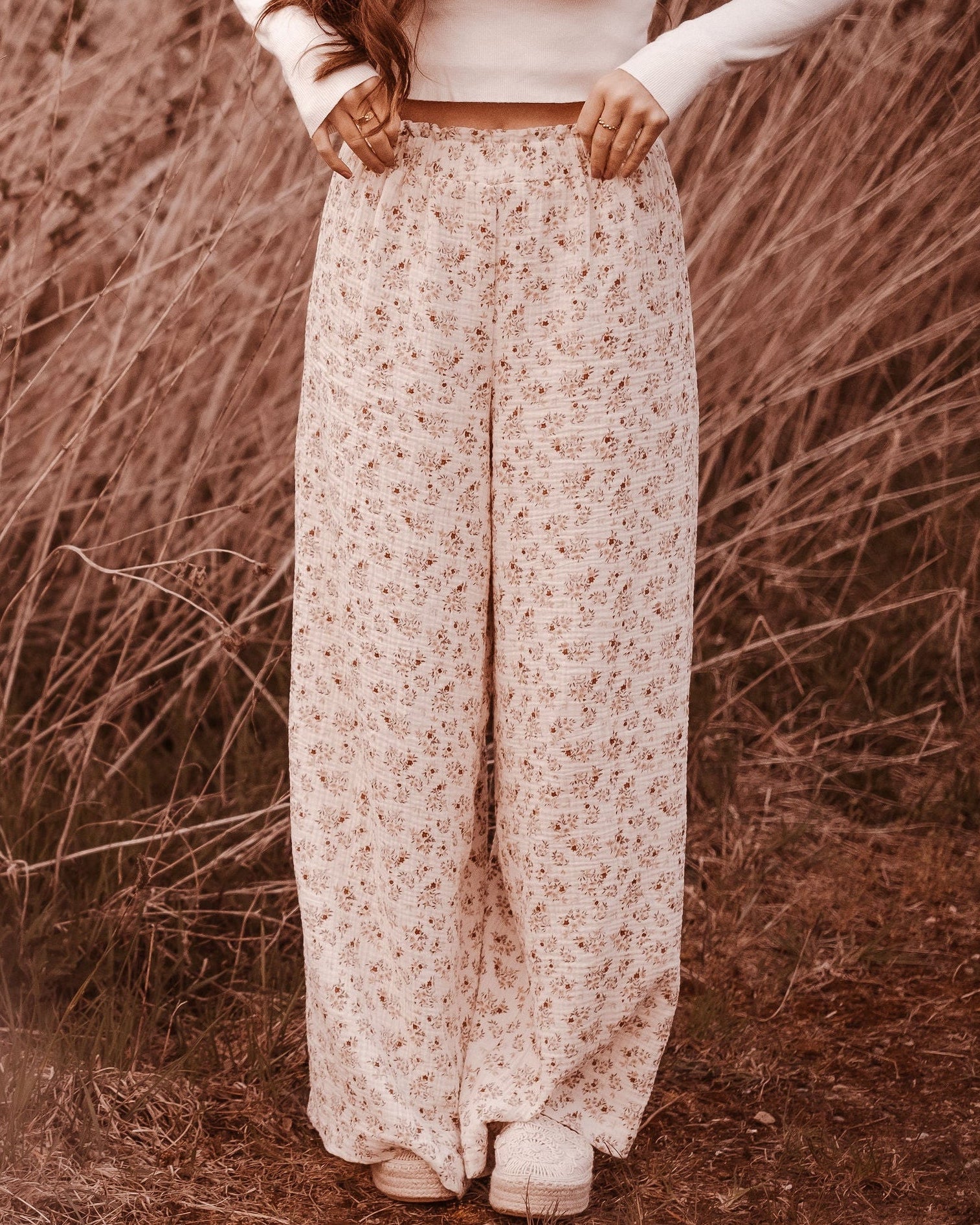 Je nach Stoffwahl eignet sich das Schnittmuster für florale Sommerhosen oder auch füe elegante und schicke Hosen selber nähen